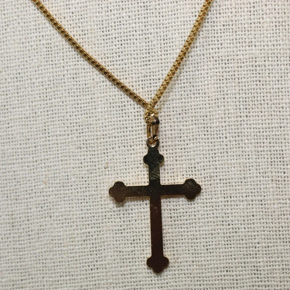 Cross Pendant Necklace Gold Tone Box Chain 19 Inch Budded Religious Jewelry